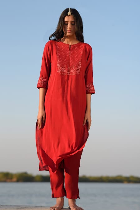 Buy Red Katan Silk Hand Embroidered Resham Handloom Chanderi Kurta Set