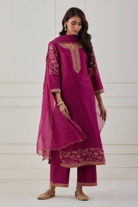 Buy Pink Chanderi Silk Embroidered Thread Work Round Notched Kurta Set