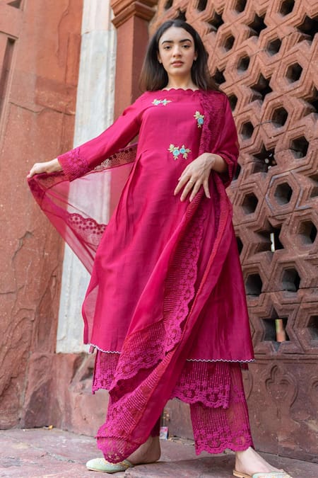 Buy Pink Silk Chanderi Embroidered Kurta Set For Women By Naaz By Noor