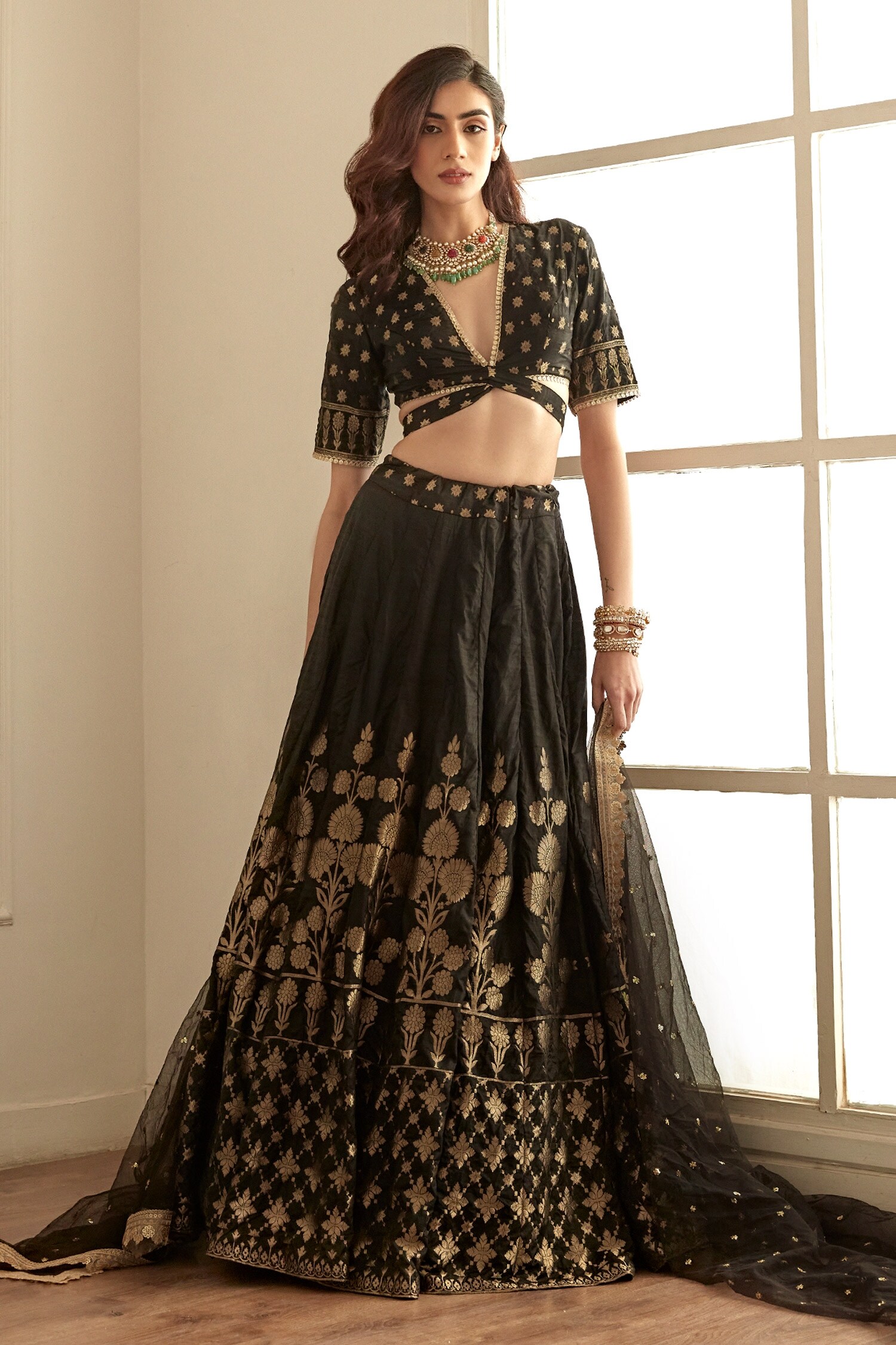 Buy Black Banarasi Silk Floral Pattern Plunge V Siyahi Lehenga Set For