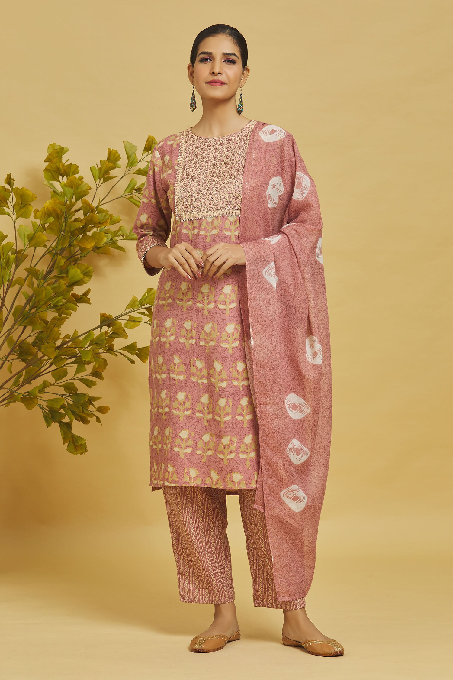 Buy Pink Cotton Print Floral Bloom Round Neck Kurta Set For Women By