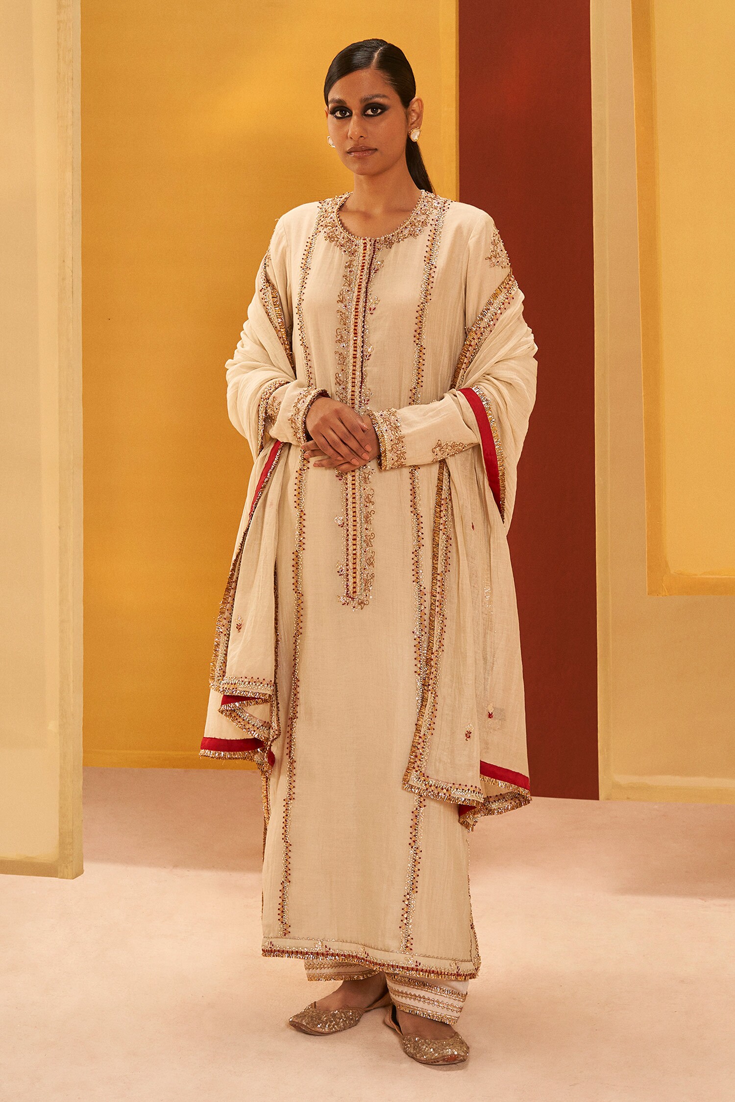 Buy Ivory Mul Silk Embroidery Zardozi Round Placement Kurta Set For