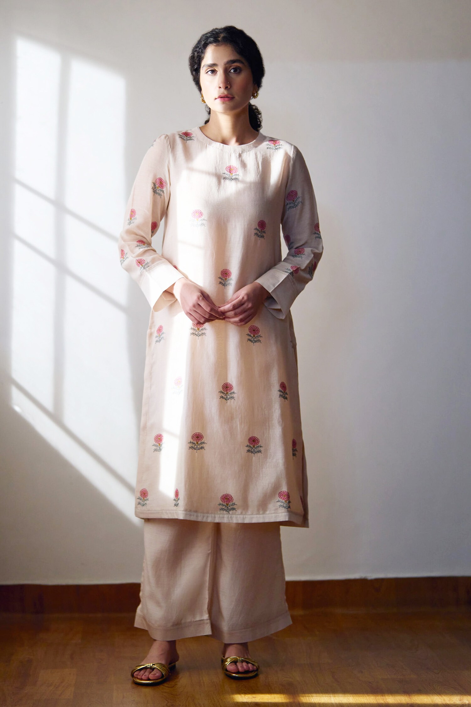 Buy Ivory Chanderi Hand Embroidered Floral Round Zuri Kurta And Pant