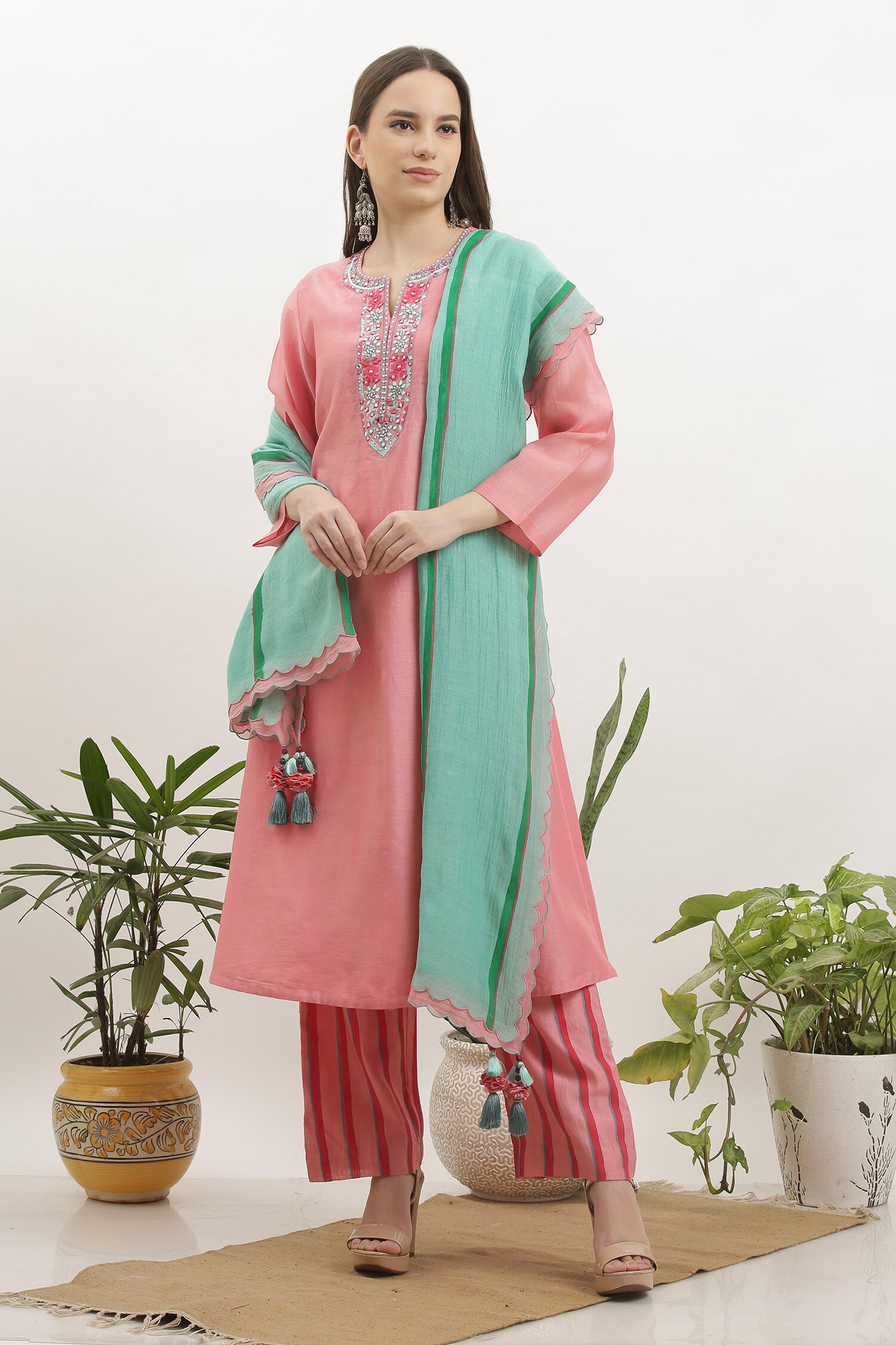 Buy Pink Kurta And Dupatta Chanderi Silk Notched Embroidered Straight