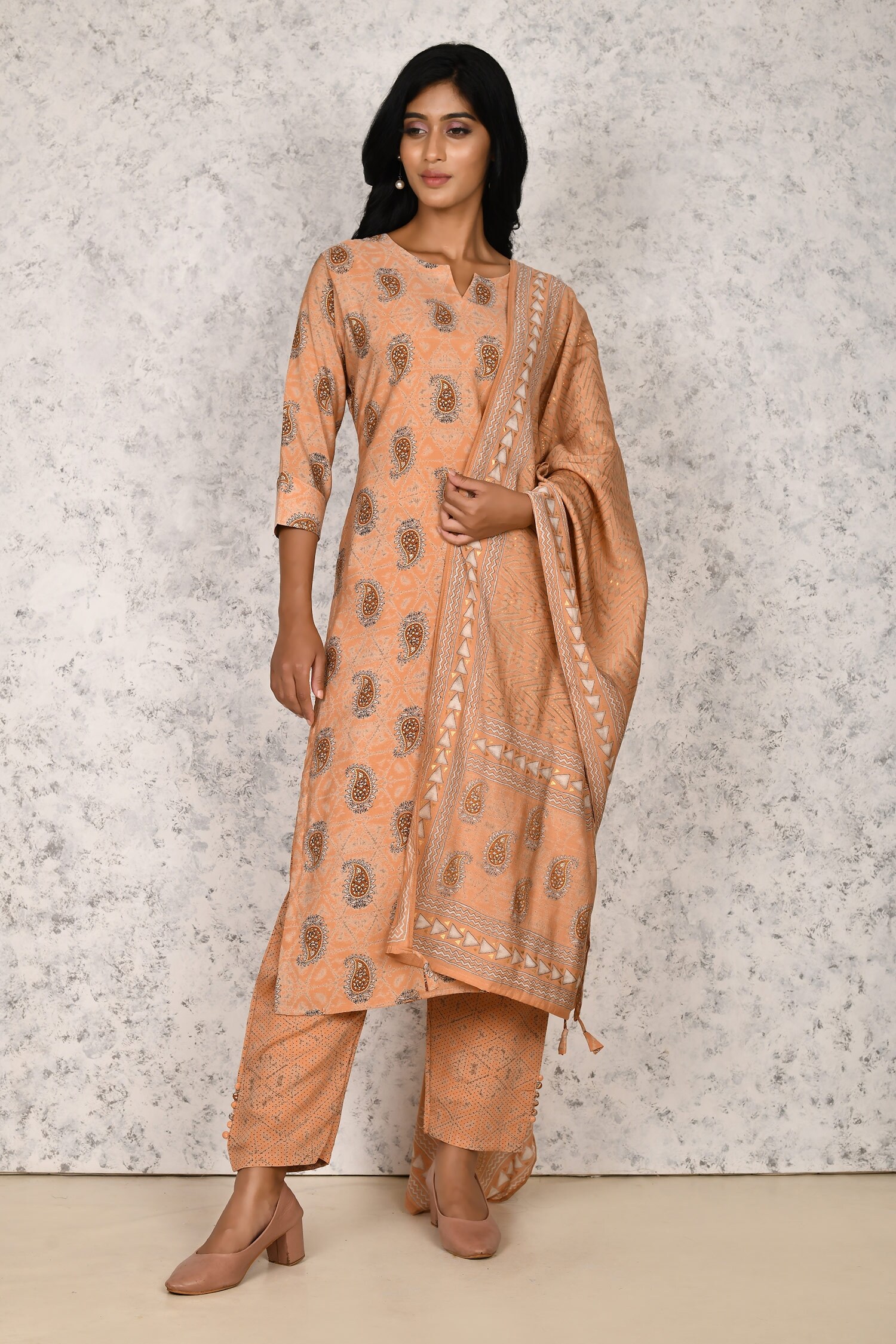 Buy Peach Cotton Muslin Printed Paisley Motifs Notched Kurta Set For