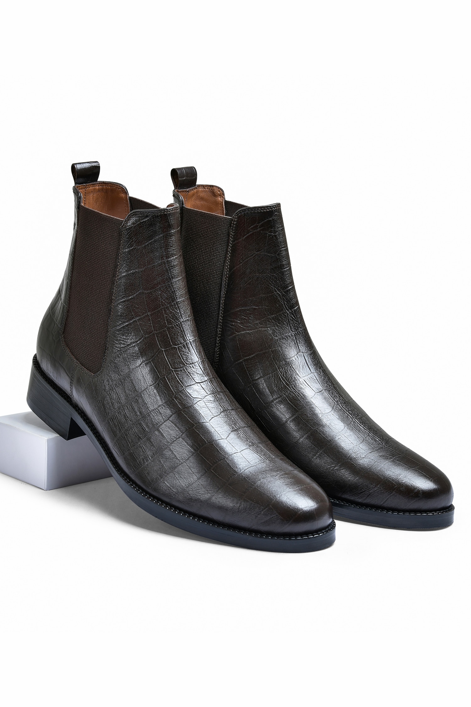 ★LE SSERAFIM サクラ着用★ SALT AND CHOCOLATE Chelsea Boots LE SSERAFIM's Recent Airport Outing Is Memorable With