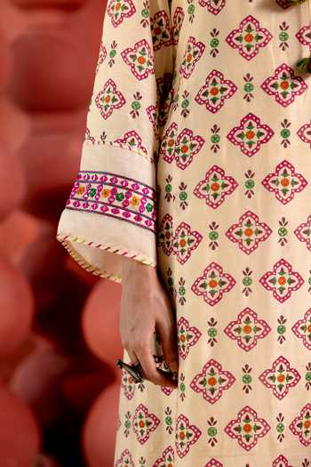 Amisha Kothari_Beige Cotton, , Organza Mirrors, Embroidery, Badami Printed Co-ord Set _at_Aza_Fashions