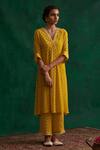 Buy_Rekha Agra_Green Crepe Bandhej V Neck Print Kurta And Pant Set _at_Aza_Fashions