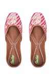 Buy_Imlee Jaipur_Fuchsia Embroidered Leheriya Pattern Juttis _at_Aza_Fashions