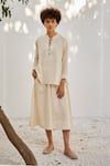 Buy_Kharakapas_Off White Mulmul Cotton Solid Notched Moonlight Co-ord Set  _at_Aza_Fashions