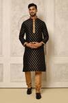 Buy_Naintara Bajaj_Black Kurta Dhupion Print Geometric Pattern And Pyjama Set _at_Aza_Fashions