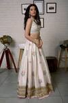 Buy_Priti Sahni_Ivory Silk, Tulle Pearls, Sequins V-neck Raw Floral Embroidered Lehenga Set _at_Aza_Fashions