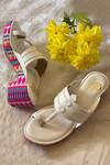Buy Essemm White Geometric Pattern Kolhapuri Heels at Aza Fashions Buy_Essemm_White Geometric Pattern Kolhapuri Heels_at_Aza_Fashions