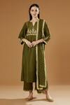 Buy_OMI_Green Cotton Embroidery Split V-neck Placement Hand Kurta Set _at_Aza_Fashions