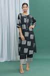 Buy_BANANA labs_Black Cotton Printed Geometric Round Straight Kurta And Pant Set _at_Aza_Fashions