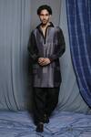 Buy_Krishna Mehta_Black Tussar Printed Geometric Ombre Kurta _at_Aza_Fashions