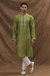 Buy_The Men's Kompany_Green Chanderi Silk Kurta _at_Aza_Fashions