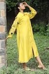 Buy_Desert Shine by Sulochana Jangir_Yellow Muslin Embroidered Floral And Leaf Collared Resham Sleeve Kurta  _at_Aza_Fashions