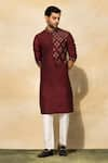 Buy_DiyaRajvvir_Maroon Cotton Embroidery Acrylic Fish Eye Kurta Set _at_Aza_Fashions