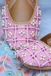 Buy_Cilwana Studio_Pink Pearl Embroidered Juttis _at_Aza_Fashions