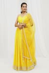 Buy_Yuvrani Jaipur_Yellow Chanderi And Organza Lining Print Bandhani Lehenga Set _at_Aza_Fashions