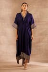 Buy_JAYANTI REDDY_Purple Silk Woven Chevron V Neck Kaftan  _at_Aza_Fashions