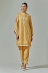 Buy_Basanti - Kapde Aur Koffee_Yellow Muslin Geometric Round Straight Kurta And Pant Set _at_Aza_Fashions