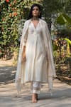 Buy_Beige_Off White Chanderi Embroidered Threadwork V Neck Floral Kurta Set _at_Aza_Fashions