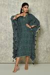 Buy_Naintara Bajaj_Green Habutai Printed Bandhej V Neck Patterned Kaftan_at_Aza_Fashions