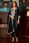 Buy_Priyanka Jain_Green Velvet Lining Shantoon Aari Work And Sequin V Neck Embroidered Kurta Set _at_Aza_Fashions