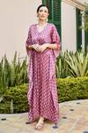 Buy_Karaj Jaipur_Pink Gazi Silk And Embroidery Floral V Neck Kaftan_at_Aza_Fashions