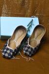 Buy_Cilwana Studio_Black Embroidered Cutdana Juttis _at_Aza_Fashions
