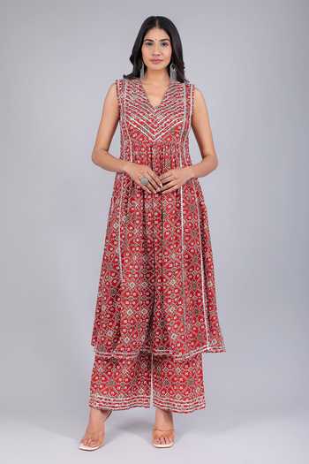 Buy_Pomcha Jaipur_Red Cotton Gota Patti V-neck Vanya Printed Kurta And Pant Set _at_Aza_Fashions