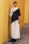 Buy_Urvashi Kaur_White Chanderi Cotton Silk Tangent Color Block Pant  _at_Aza_Fashions