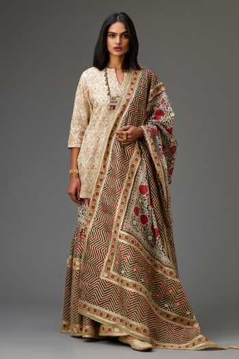 Buy_Kora_Off White Cotton, Silk, Chanderi Sequins, Gota Patti, Thread Kurta Set _at_Aza_Fashions