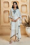 Aariyana Couture_Off White Kaftan- Viscose Georgette Embroidered Thread And Sequins V Geometric _Online