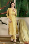 Abbaran_Yellow Cambric Dupatta Mulmul Round Hand Block Print Kurta Set _Online_at_Aza_Fashions