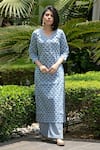 Abbaran_Blue Cotton Cambric Dupatta Mulmul V Neck Hand Block Print Kurta Set _Online_at_Aza_Fashions