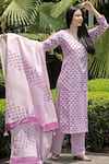 Abbaran_Purple Cotton Cambric Dupatta Mulmul V Neck Hand Block Print Kurta Set _Online_at_Aza_Fashions