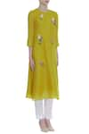 Desert Shine by Sulochana Jangir_Yellow Round Bird Motif Hand Embroidered Tunic _Online_at_Aza_Fashions