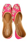 Buy_Coral Haze_Pink Printed-embroidered-juttis_at_Aza_Fashions