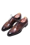 Buy_Toramally - Men_Brown European Vegetable Tanned Leather Sole Shaded Brogue Shoes _at_Aza_Fashions