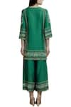 Shop_Samatvam by Anjali Bhaskar_Green Chanderi Silk Notched Embroidered Kurta Set _at_Aza_Fashions