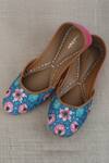 Buy_Vareli Bafna_Green Kamal Phool Floral Motif Printed And Embroidered Juttis_at_Aza_Fashions
