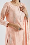 Abbaran_Peach Cotton Silk Dupatta Chanderi Embroidery U Printed Straight Kurta Set _at_Aza_Fashions