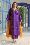 Buy_Pairaahan_Purple Kurta Raw Silk Embroidery V Neck Set _at_Aza_Fashions