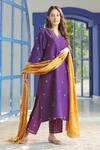 Buy_Pairaahan_Purple Kurta Raw Silk Embroidery V Neck Set _Online_at_Aza_Fashions