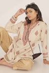 Buy_Rina Dhaka_Cream Organic Sustainable Cotton Embroidery Thread Notched Kurta _at_Aza_Fashions