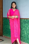 Buy_Pink City by Sarika_Pink Silk Tie And Dye Bandhani V Neck Pre-draped Saree With Blouse _Online_at_Aza_Fashions