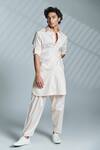 S&N by Shantnu Nikhil_Pink Cotton Embroidered Crest Kurta _Online_at_Aza_Fashions